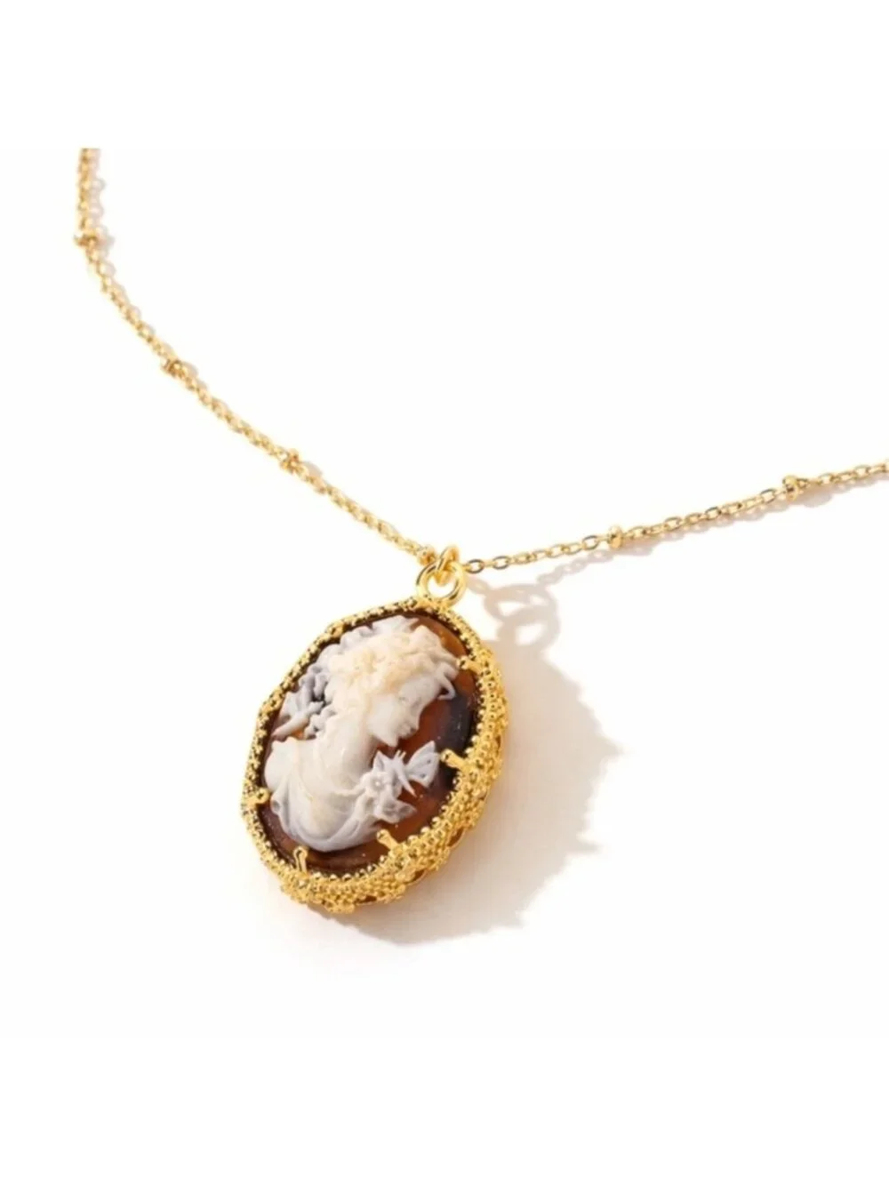 New! Gold Cameo Pendant Necklace (1018) NWOT